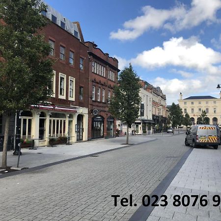 Honest City Centre Apartment 2 Southampton Eksteriør bilde