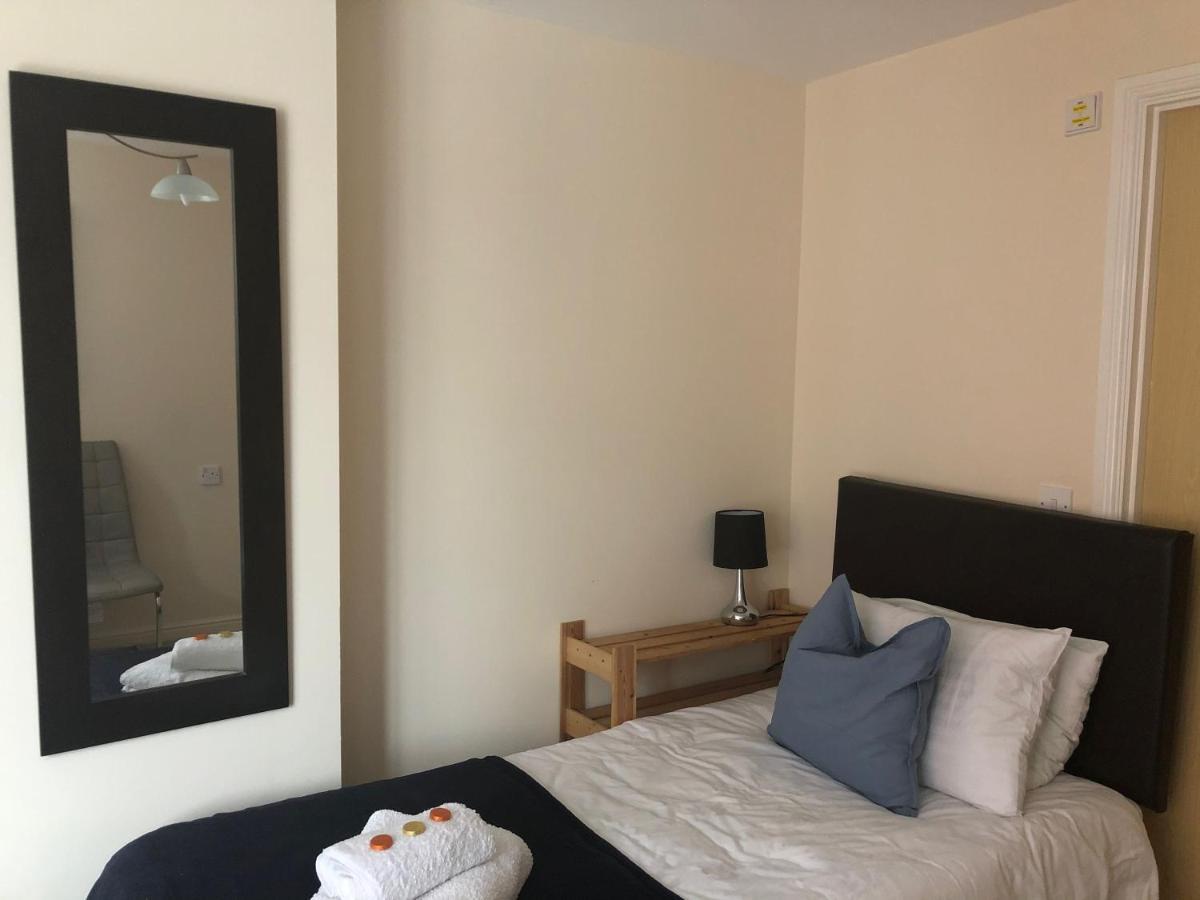 Honest City Centre Apartment 2 Southampton Eksteriør bilde